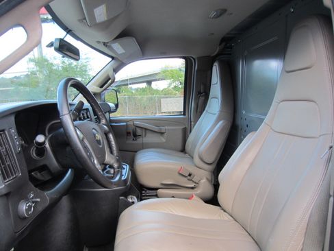 Used 2019 Chevrolet Express 2500 LT image 10