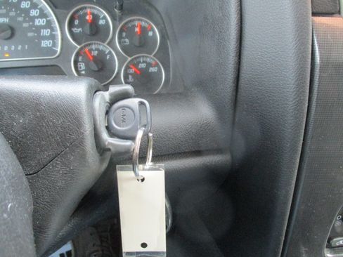 Used 2007 GMC Envoy SLE image 48