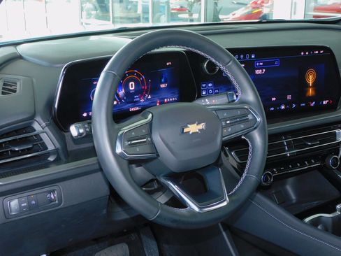 Used 2025 Chevrolet Traverse LT image 16