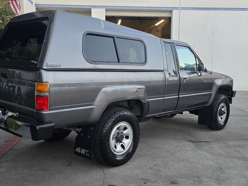 Used 1988 Toyota Pickup Deluxe image 7