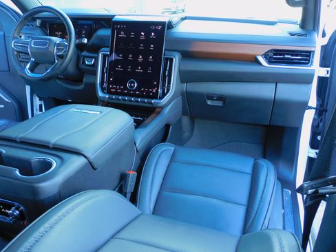 Used 2025 GMC Yukon Denali image 6