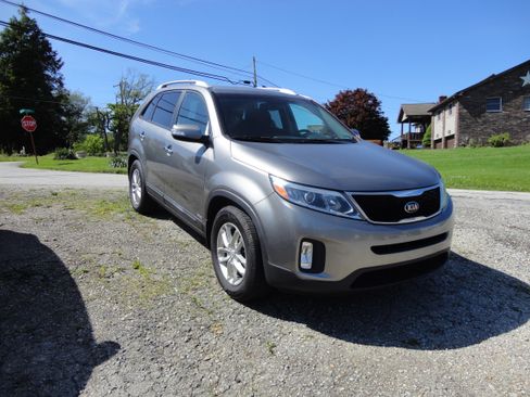 Used 2014 Kia Sorento AWD LX image 3
