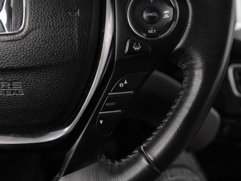 Used 2017 Honda Pilot Touring image 38