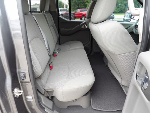 Used 2019 Nissan Frontier 2WD Crew Cab SV image 20