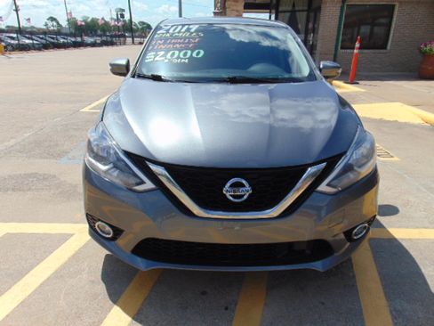 Used 2019 Nissan Sentra SR image 3