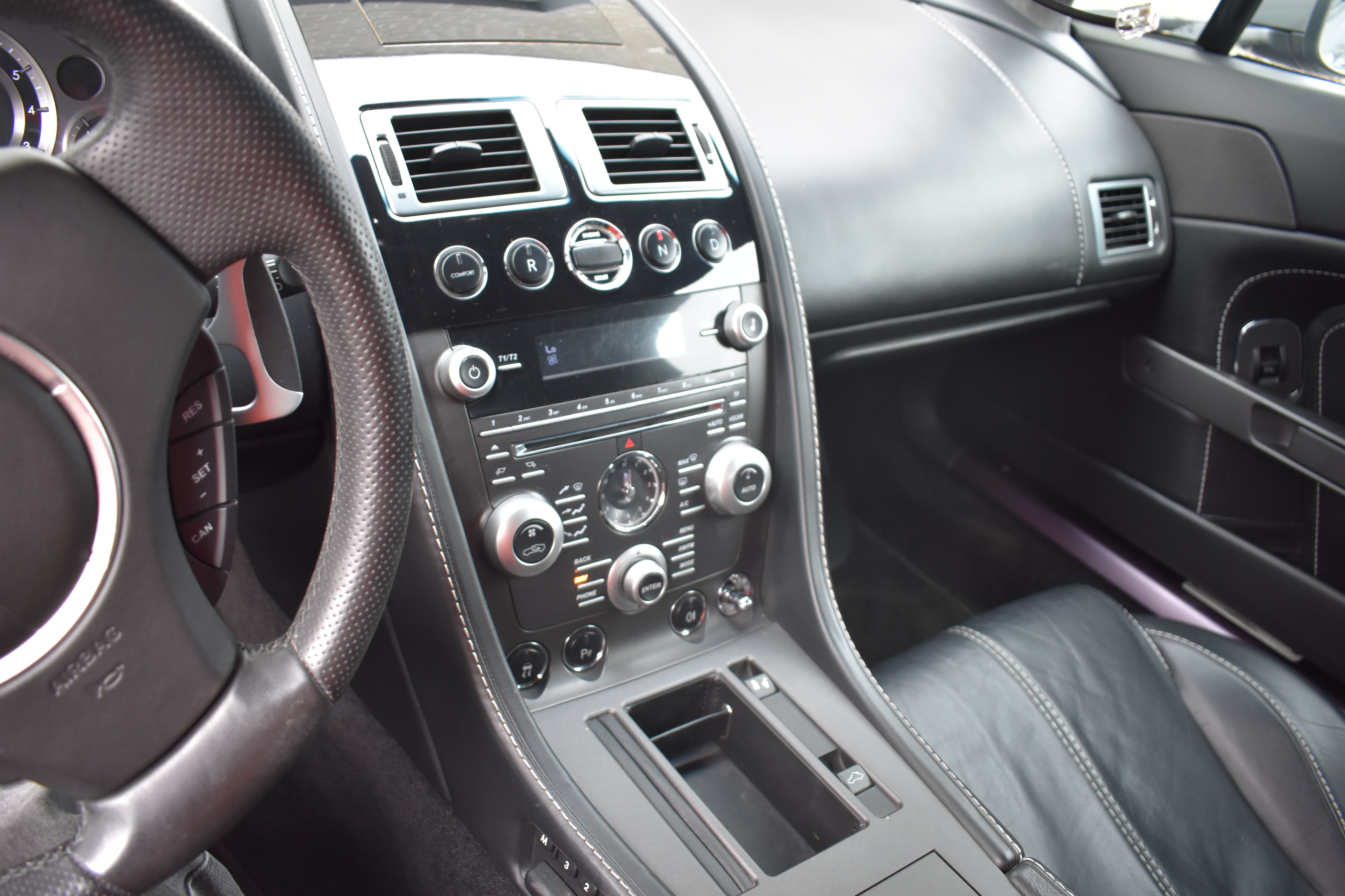 Used 2009 Aston Martin V8 Vantage Roadster RWD image 43