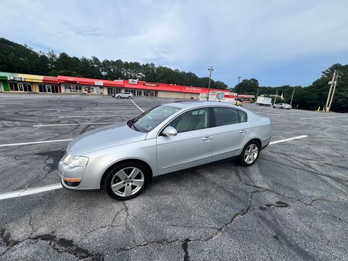 Used 2009 Volkswagen Passat 2.0T Komfort Sedan FWD image 4