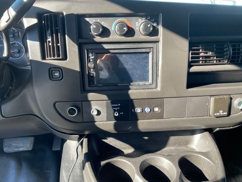 Used 2017 GMC Savana 3500 image 15