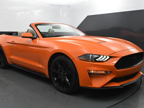 Used 2020 Ford Mustang Premium image 7