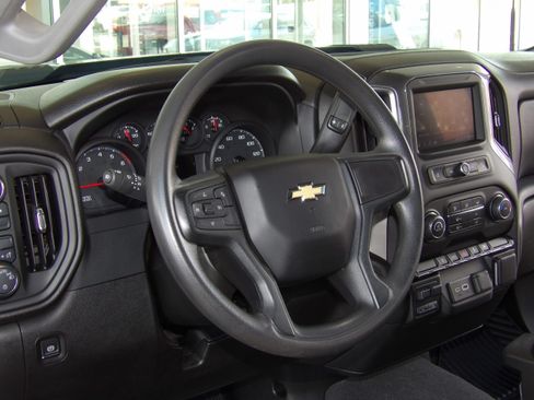 Used 2024 Chevrolet Silverado 2500 Custom image 16