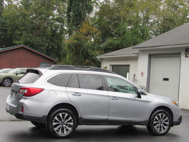 Used 2015 Subaru Outback 2.5i Limited AWD/4WD image 10