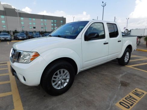 Used 2018 Nissan Frontier 2WD Crew Cab image 4