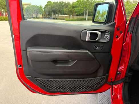 Used 2019 Jeep Wrangler 4WD Unlimited Sahara image 68