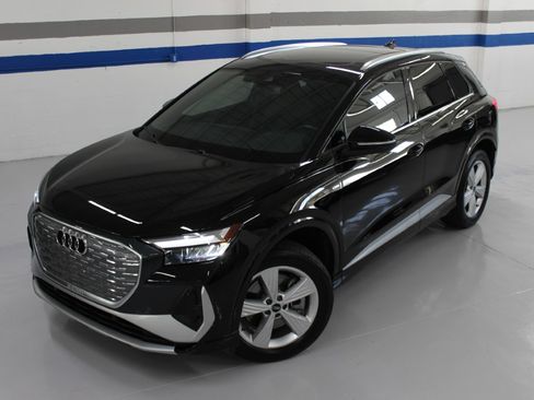 Used 2024 Audi Q4 e-tron Premium Plus image 3