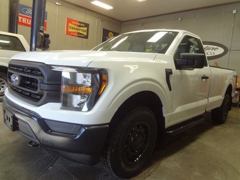 Used 2021 Ford F150 XL image 3