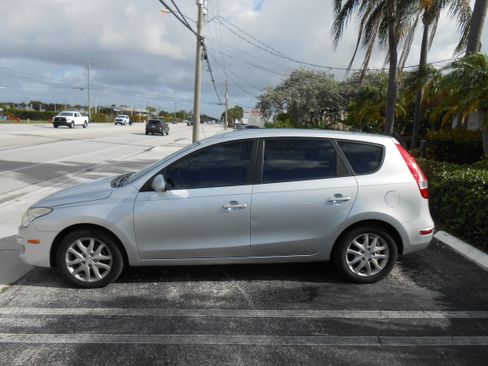 Used 2009 Hyundai Elantra Touring image 2