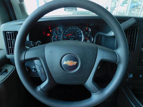 New 2025 Chevrolet Express 3500 image 31