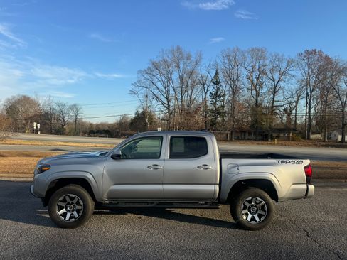 Used 2021 Toyota Tacoma SR5 image 3