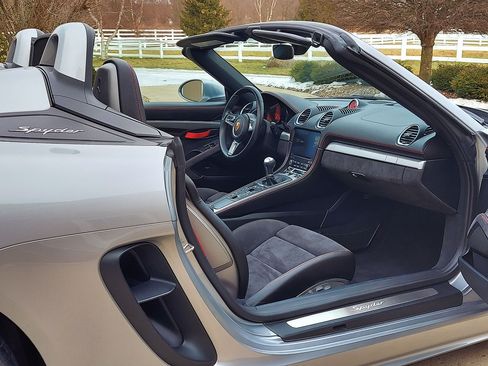 Used 2020 Porsche 718 Boxster Spyder RWD image 66