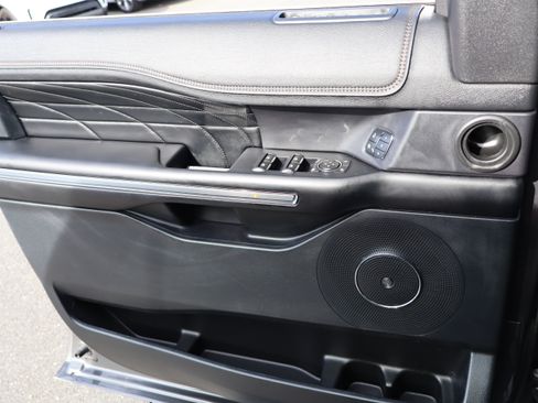 Used 2018 Ford Expedition Platinum image 26