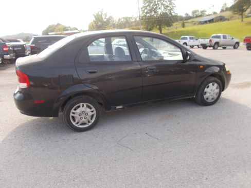 Used 2004 Chevrolet Aveo Sedan FWD image 4