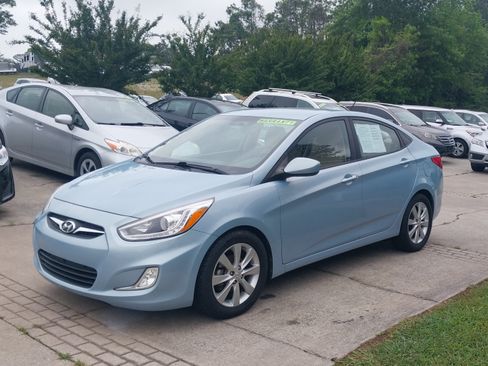 Used 2014 Hyundai Accent GLS image 1