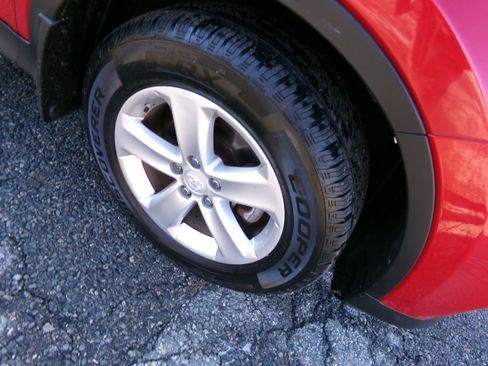 Used 2013 Toyota RAV4 XLE image 4