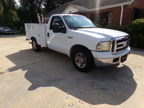 Used 2006 Ford F250 2WD Regular Cab Super Duty image 1