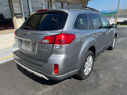 Used 2011 Subaru Outback 2.5i Premium AWD/4WD image 6