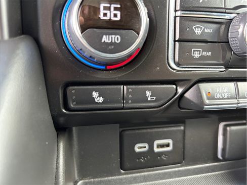 Used 2024 Chevrolet Tahoe Z71 image 33