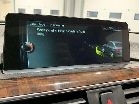 Used 2017 BMW 330i xDrive w/ Driver Assist image 32