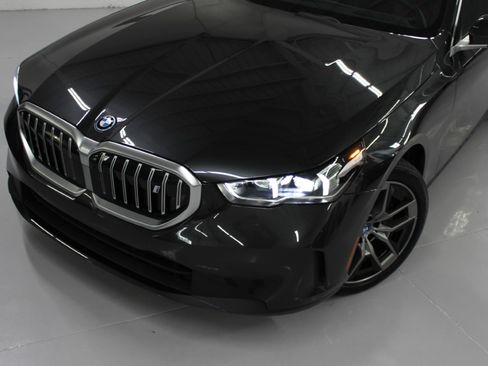 Used 2025 BMW i5 xDrive40 image 6
