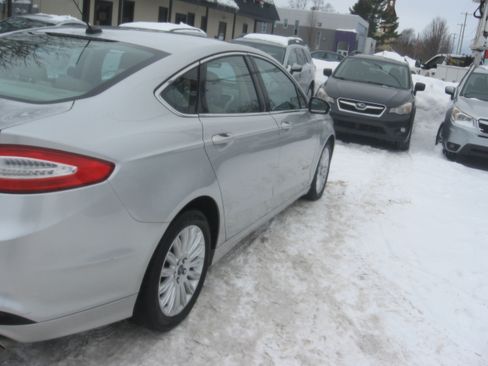 Used 2013 Ford Fusion Energi SE image 4