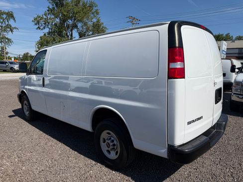Used 2023 GMC Savana 2500 UNAVAIL RWD image 3