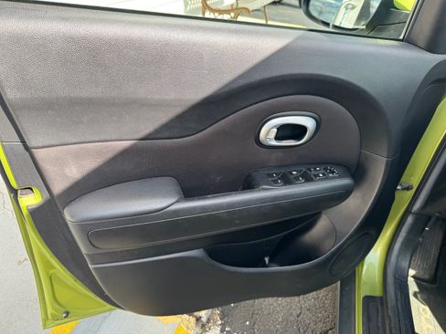 Used 2016 Kia Soul FWD image 9