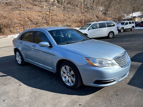 Used 2013 Chrysler 200 Touring image 2