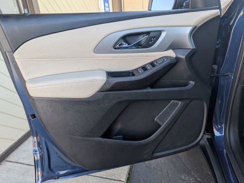 Used 2022 Chevrolet Traverse LS image 13