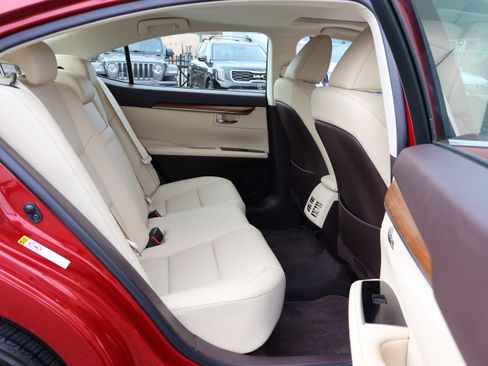 Used 2016 Lexus ES 350 Premium image 14