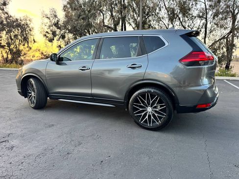 Used 2017 Nissan Rogue FWD image 3