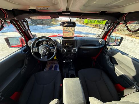 Used 2018 Jeep Wrangler Unlimited Sport image 11