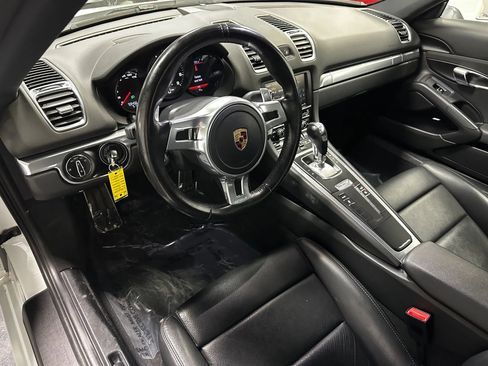 Used 2016 Porsche Cayman image 6