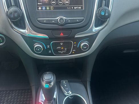 Used 2019 Chevrolet Equinox LS image 39