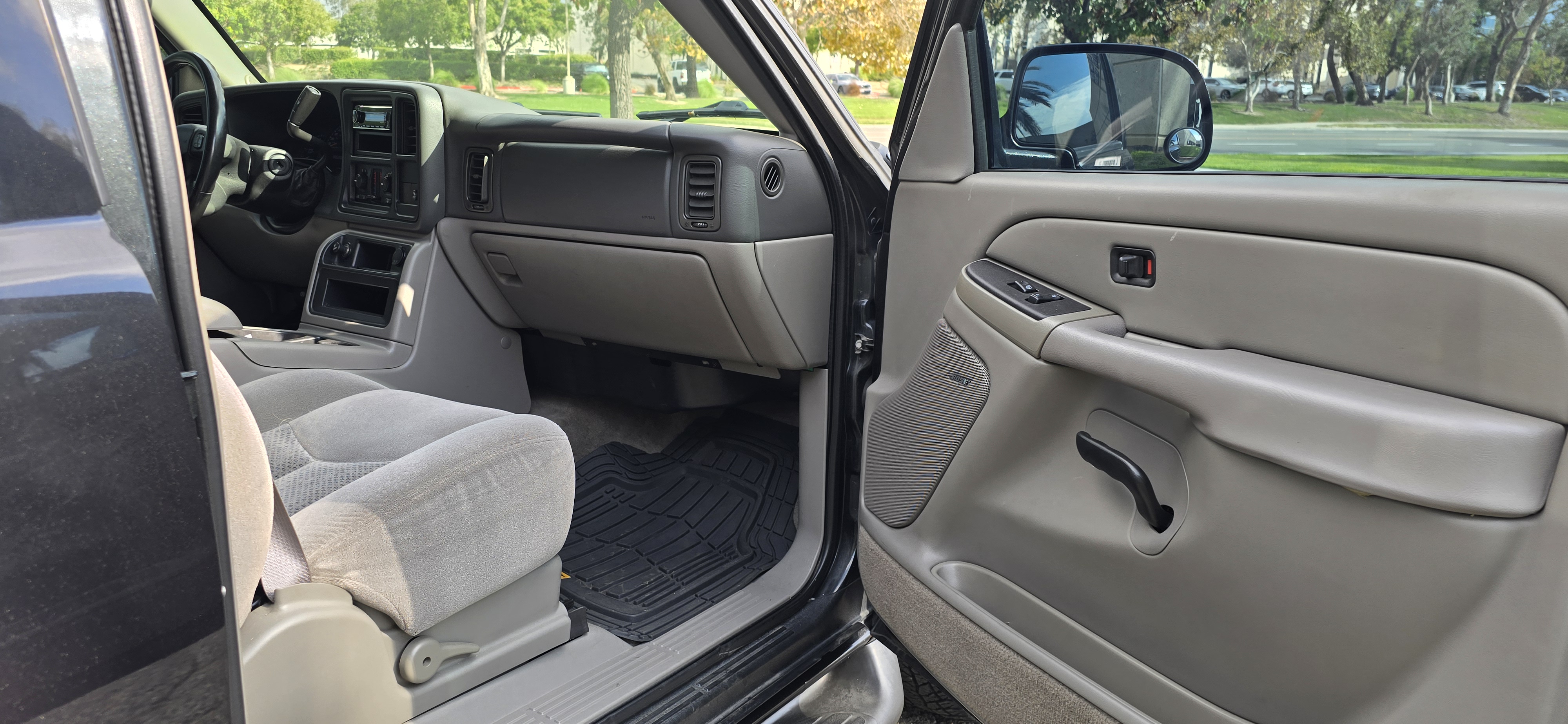 Used 2004 Chevrolet Tahoe 2WD image 24