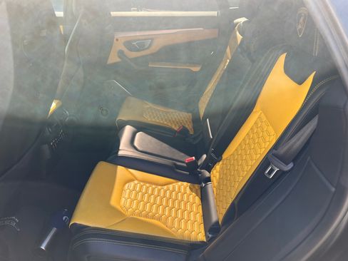 Used 2020 Lamborghini Urus image 24