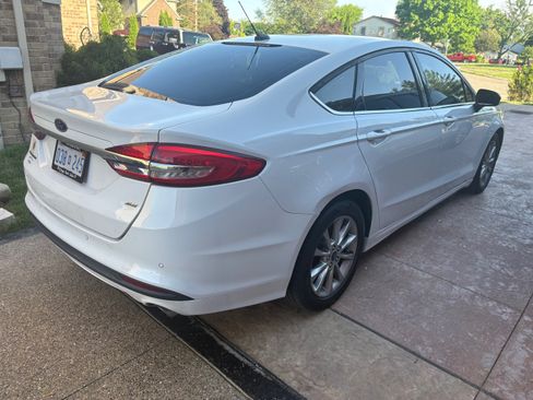 Used 2017 Ford Fusion SE image 4