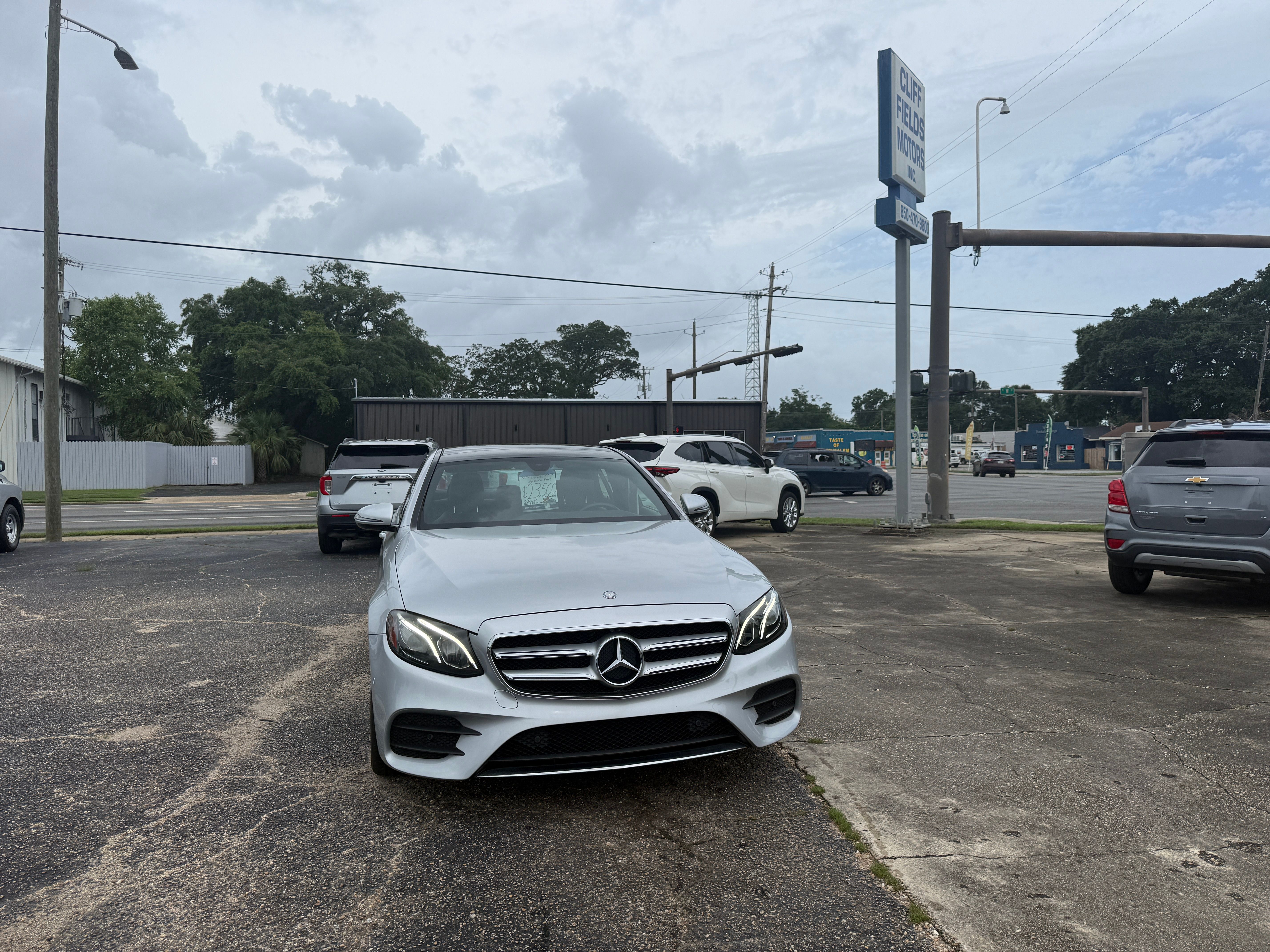 Used 2017 Mercedes-Benz E 300 4MATIC image 2