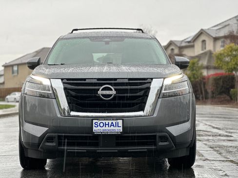 Used 2022 Nissan Pathfinder SV image 4