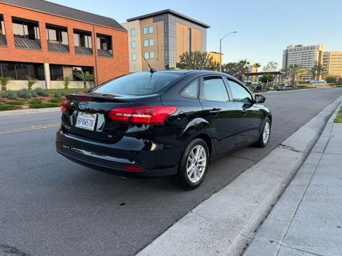 Used 2018 Ford Focus SE Sedan FWD image 5