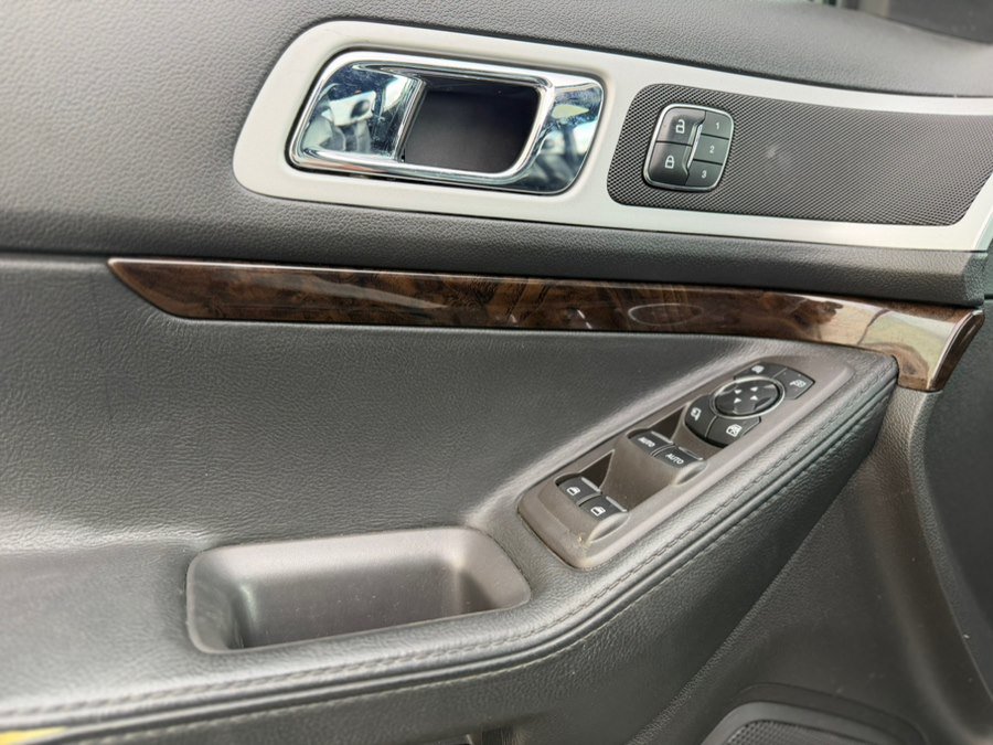 Used 2013 Ford Explorer Limited FWD image 30