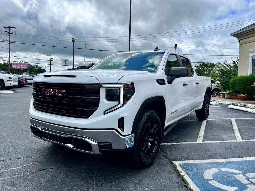 Used 2024 GMC Sierra 1500 4x4 Crew Cab Pro image 10